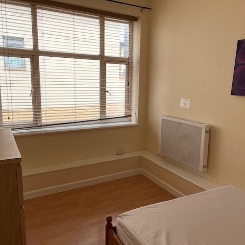 Bridge Street 3 Rooms To Let