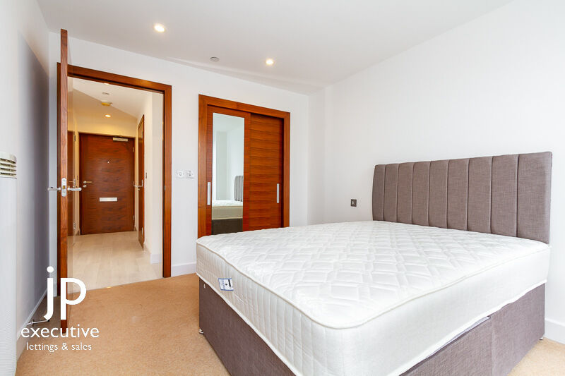 HAYES APARTMENTS CARDIFF CITY CENTRE FURNISHED TWO BEDROOM APARTMENT