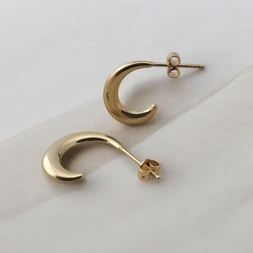Crescent moon earrings in 9ct yellow gold