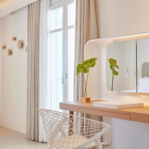 Bill & Coo Suites and Lounge