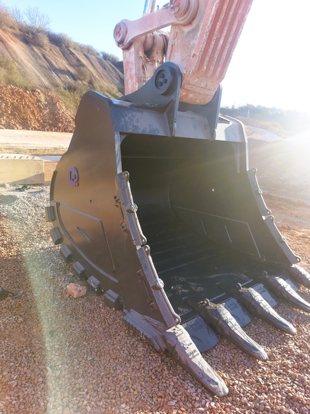 DEKPOL STEEL HD excavator bucket enters service in the UK