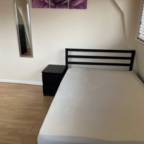 Bridge Street 3 Rooms To Let