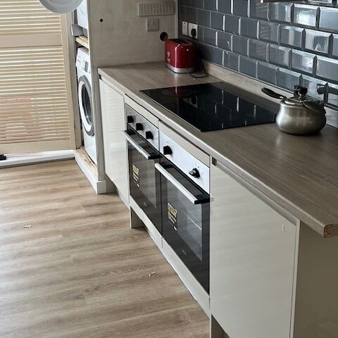 York Road Large Ensuite Room To Let