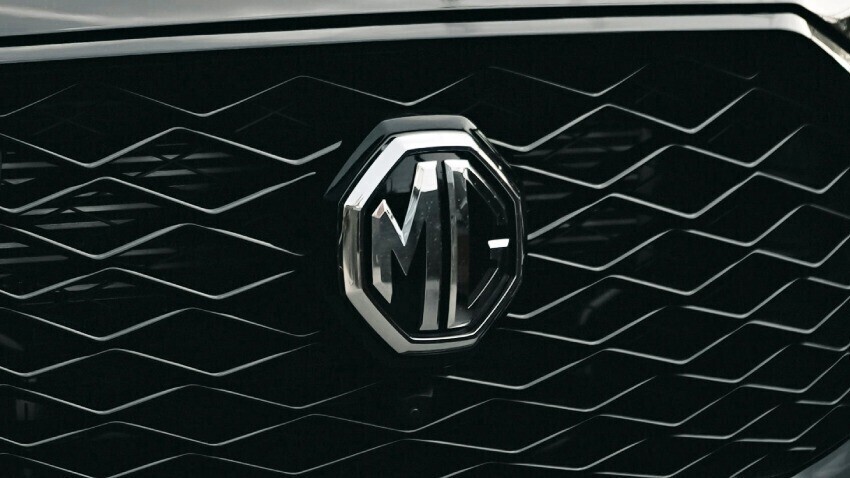 MG car badge on grille.