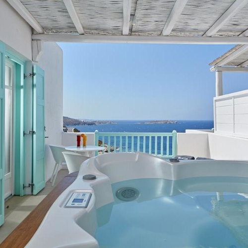 Bill & Coo Suites and Lounge