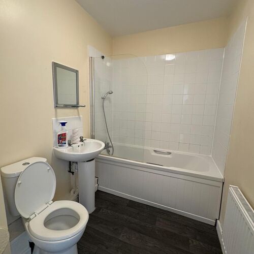 QUEENSWAY, BLETCHLEY - 2 BEDROOM PENTHOUSE