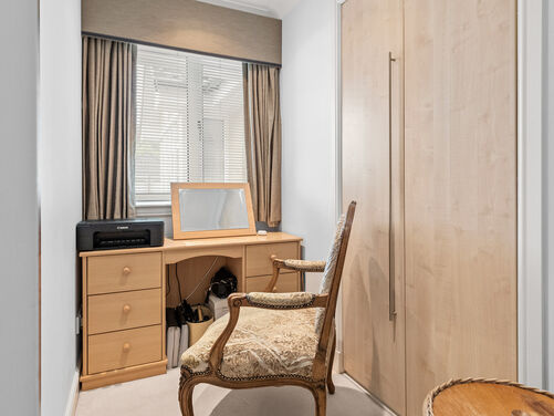 Sneddon Place, Airth, FK2 8GH