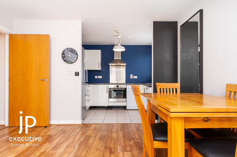 CENTURY WHARF CARDIFF BAY FURNISHED ONE BEDROOM APARTMENT WITH BALCONY