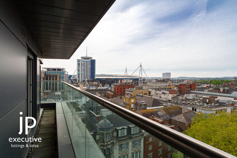 HAYES APARTMENTS CARDIFF CITY CENTRE FURNISHED/UNFURNISHED TWO BEDROOM PENTHOUSE WITH VIEWS OVER THE CITY CENTRE