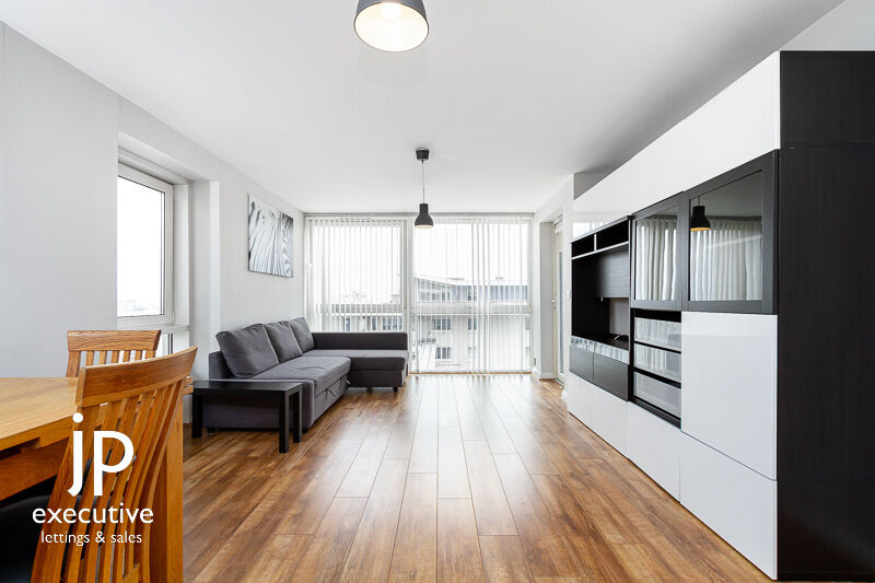 CENTURY WHARF CARDIFF BAY FURNISHED ONE BEDROOM APARTMENT WITH BALCONY