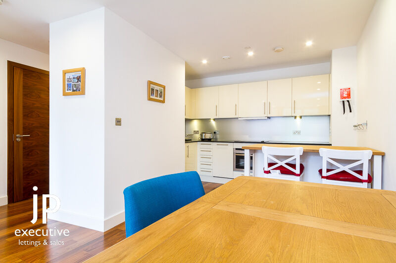 HAYES APARTMENTS CARDIFF CITY CENTRE FURNISHED ONE BEDROOM APARTMENT