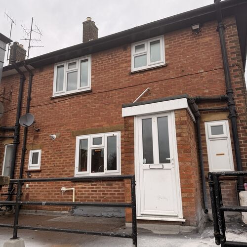 QUEENSWAY, BLETCHLEY - 3 BEDROOM MAISONETTE