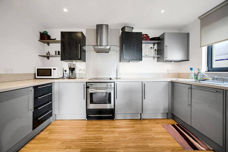 LANDMARK PLACE CARDIFF CITY CENTRE FURNISHED TWO BEDROOM APARTMENT WITH PARKING