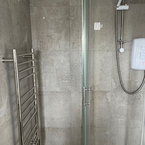 York Road Large Ensuite Room To Let