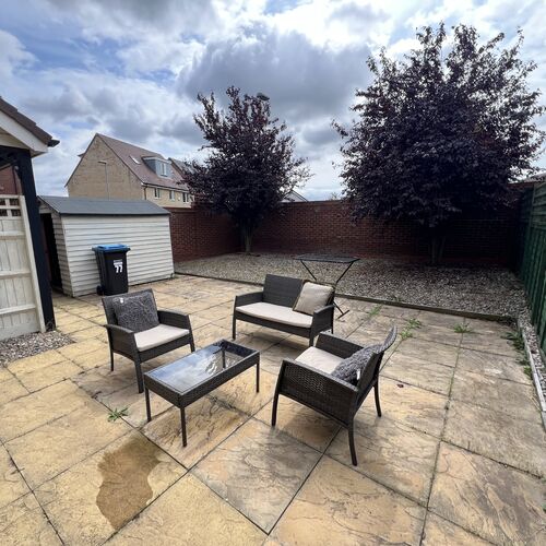 NEWTON LEYS - 3 BEDROOM 2 BATHROOM TOWNHOUSE - GARDEN