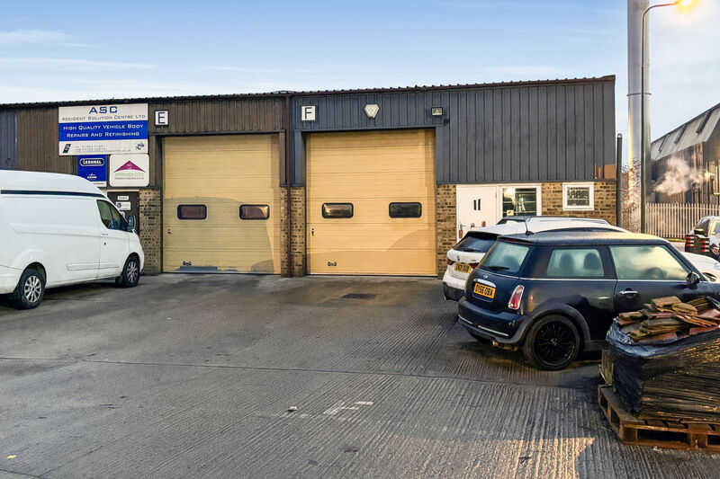 Light Industrial/Storage Unit - Witney - 1170 sq ft (108 sq m) - TO LET