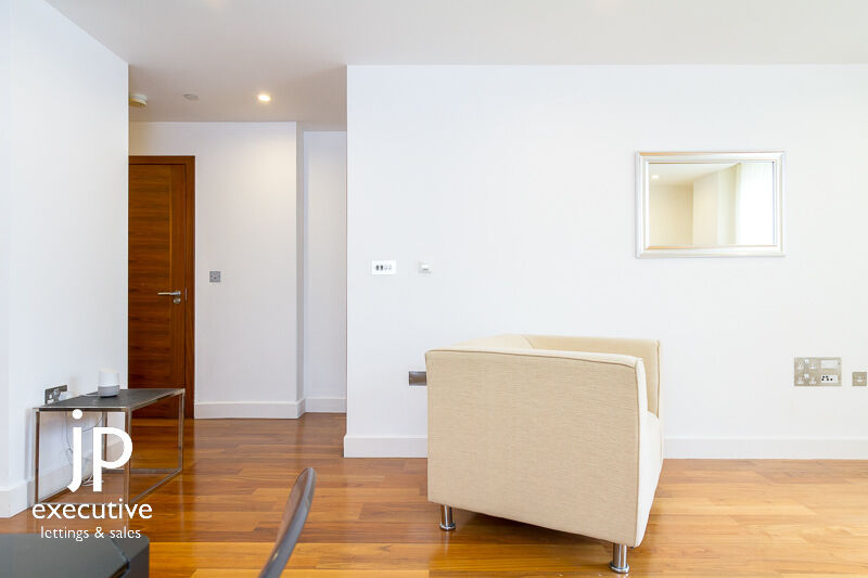 HAYES APARTMENTS CARDIFF CITY CENTRE FURNISHED ONE BEDROOM APARTMENT