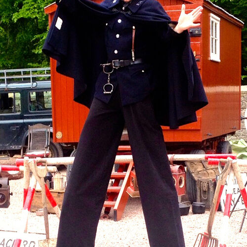 THOMAS TRILBY Stiltwalker/Juggler/Circus shows