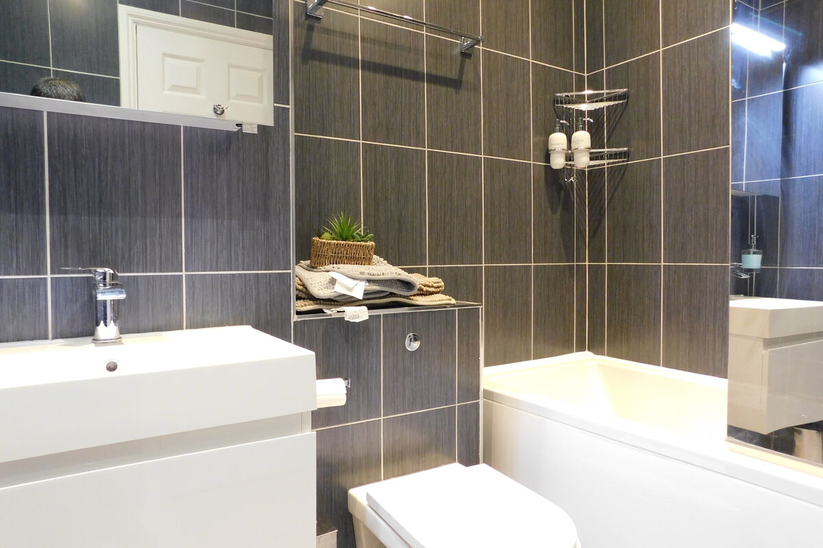 Kempton Court, Sunbury