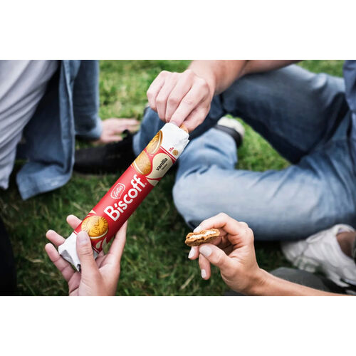 Biscoff  Caramelised Sandwich Biscuits Vanilla Flavour Filing - 150g