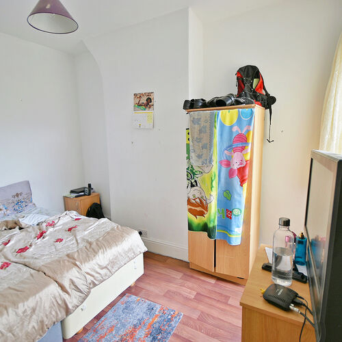 3 Bed Mid-Terrace For Rent