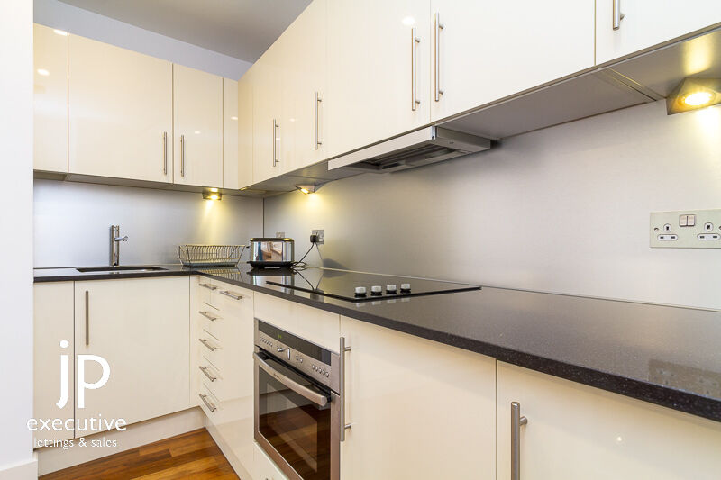 HAYES APARTMENTS CARDIFF CITY CENTRE FURNISHED ONE BEDROOM APARTMENT