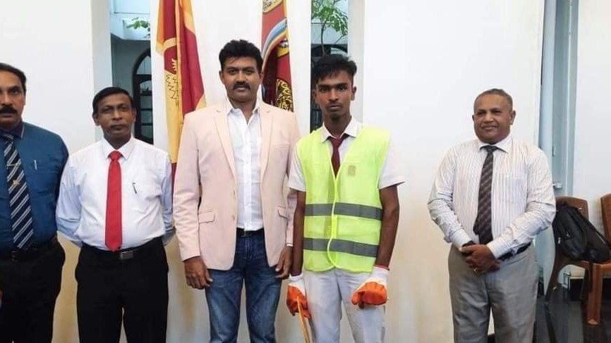 கிழக்கில் பாடசாலை மாணவர்களுக்கு வீதிப்போக்குவரத்து பாதுகாப்பு சீருடை