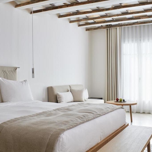 Bill & Coo Suites and Lounge