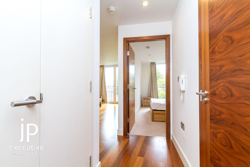 HAYES APARTMENTS CARDIFF CITY CENTRE FURNISHED ONE BEDROOM APARTMENT