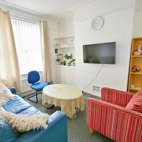 3 Bed Mid-Terrace For Rent