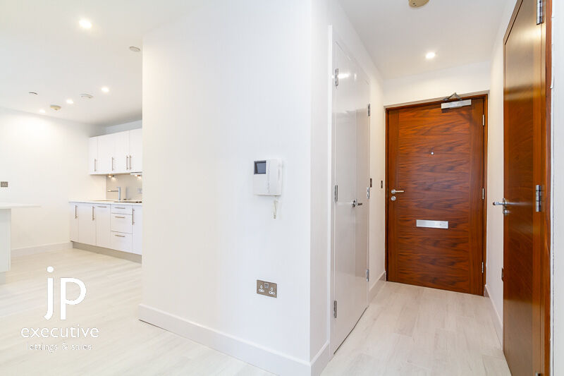 HAYES APARTMENTS CARDIFF CITY CENTRE FURNISHED TWO BEDROOM APARTMENT