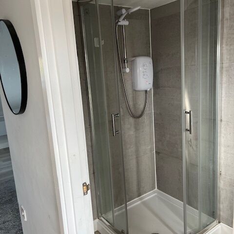 York Road Large Ensuite Room To Let