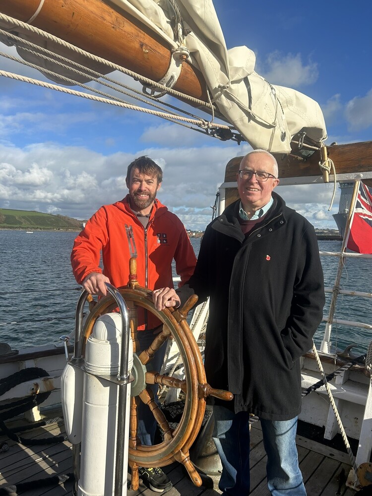 Lodge of Love and Honour No 75 Donates £400 to Veterans Charity Turn to Starboard.