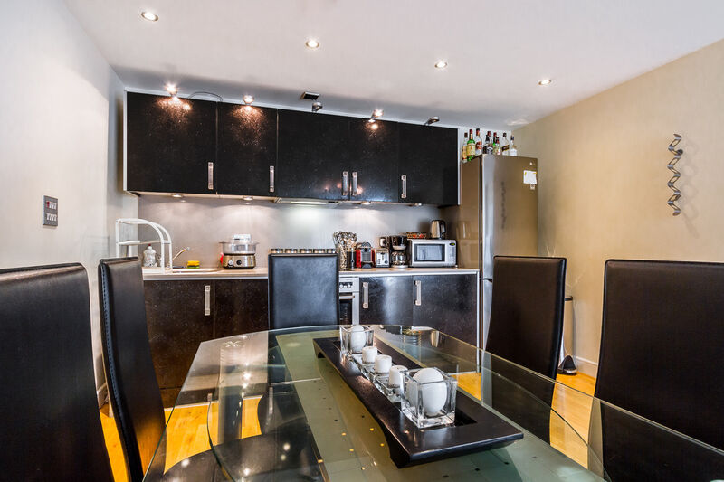 ALTOLUSSO CARDIFF CITY CENTRE FULLY FURNISHED TWO BEDROOM APARTMENT WITH PARKING