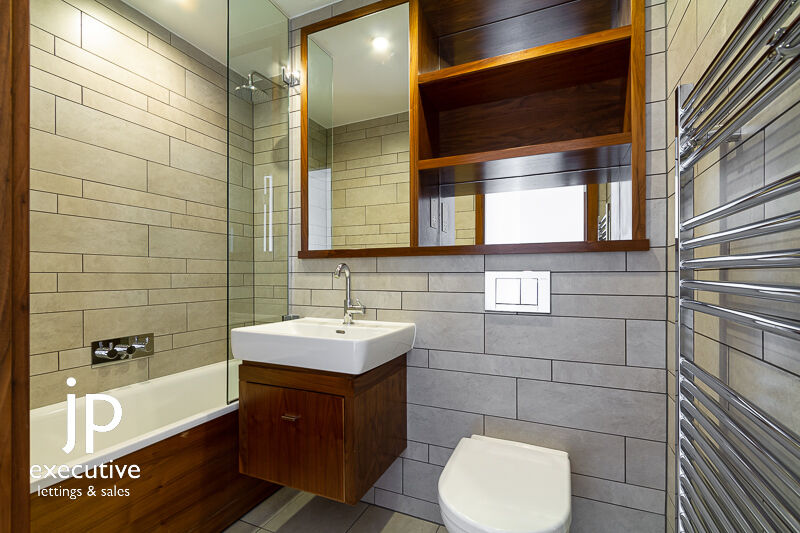 HAYES APARTMENTS CARDIFF CITY CENTRE FURNISHED/UNFURNISHED TWO BEDROOM PENTHOUSE WITH VIEWS OVER THE CITY CENTRE