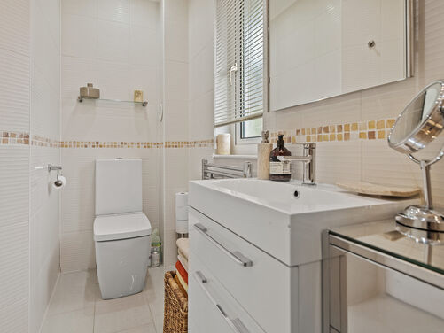 Sneddon Place, Airth, FK2 8GH