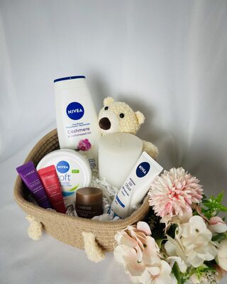 The Handpicked Hamper