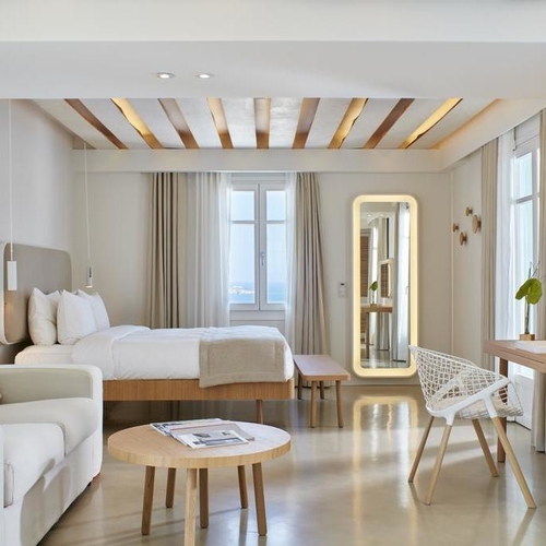 Bill & Coo Suites and Lounge