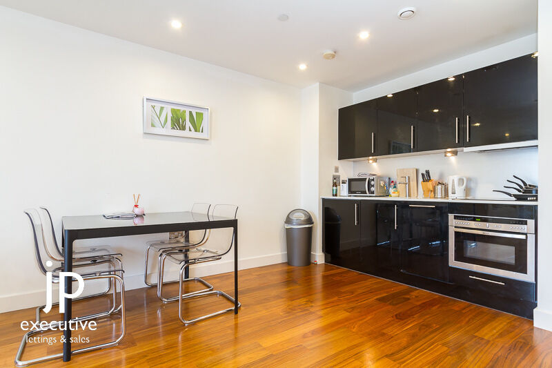 HAYES APARTMENTS CARDIFF CITY CENTRE FURNISHED ONE BEDROOM APARTMENT