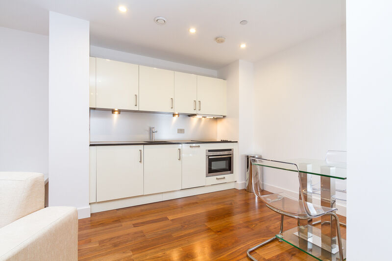 HAYES APARTMENTS CARDIFF CITY CENTRE FULLY FURNISHED APARTMENT