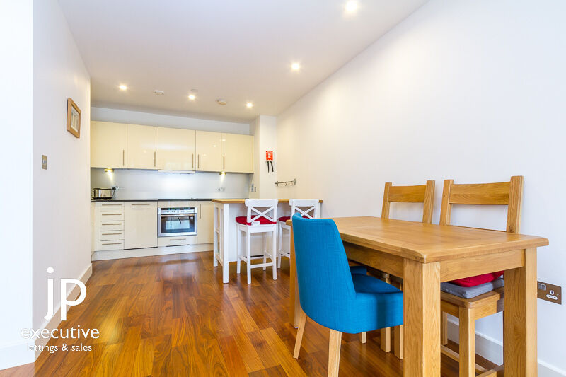 HAYES APARTMENTS CARDIFF CITY CENTRE FURNISHED ONE BEDROOM APARTMENT