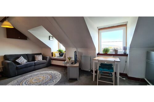 Upper Flat, Cherrybank Cottage, 71 1/2 Ardbeg Road, Rothesay, Isle of Bute, PA20 0NN