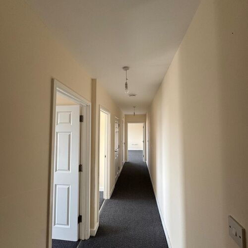 QUEENSWAY, BLETCHLEY - 2 BEDROOM PENTHOUSE