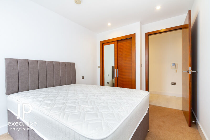 HAYES APARTMENTS CARDIFF CITY CENTRE FURNISHED TWO BEDROOM APARTMENT