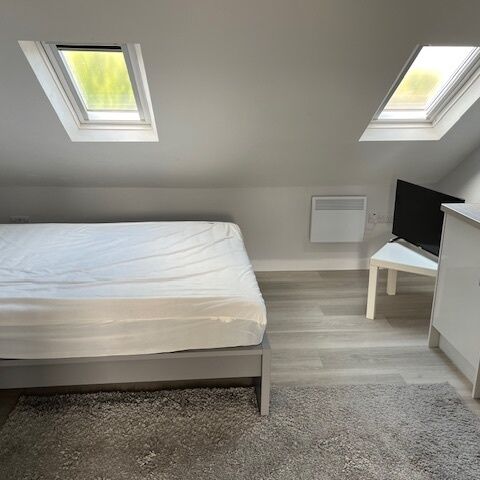 York Road Large Ensuite Room To Let