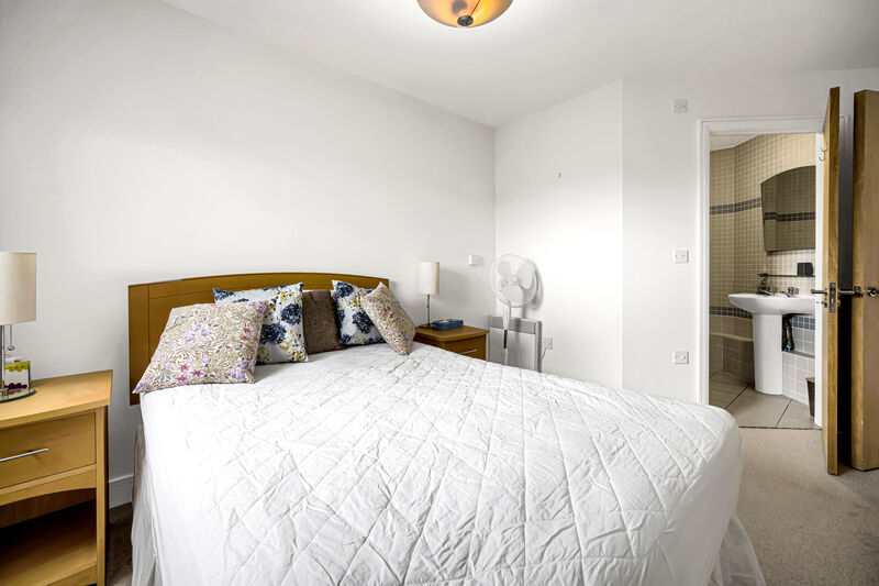 LANDMARK PLACE CARDIFF CITY CENTRE FURNISHED TWO BEDROOM APARTMENT WITH PARKING