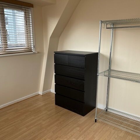 Bridge Street 3 Rooms To Let