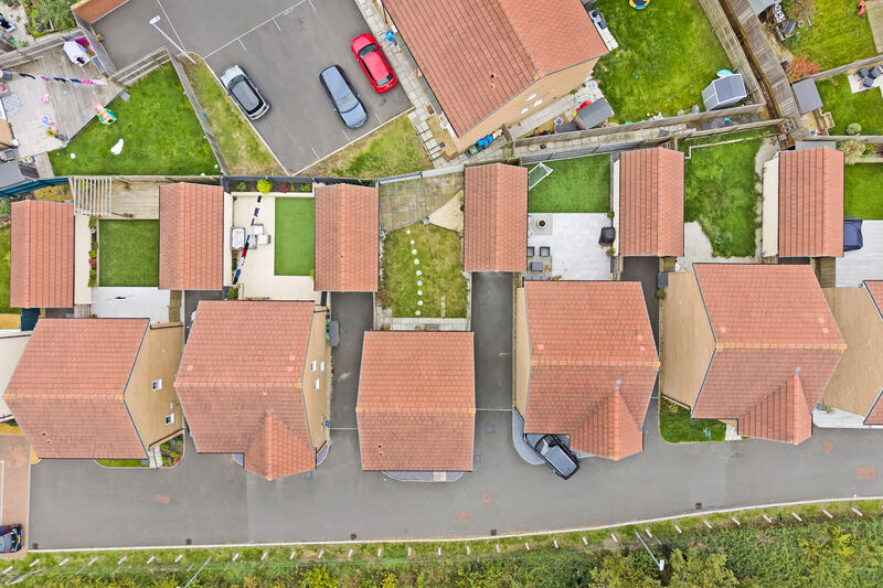 CLOS GLASCOED DINAS POWYS UNFURNISHED THREE BEDROOM DETACHED HOUSE WITH GARAGE 