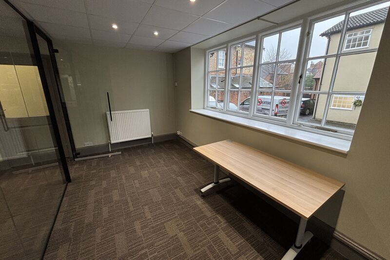 Offices - Oxford - 390 sq ft (36 sq m) - TO LET