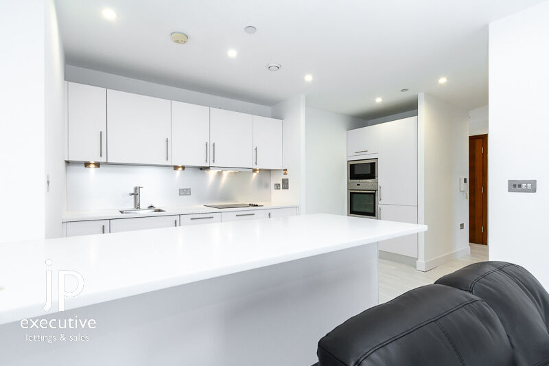 HAYES APARTMENTS CARDIFF CITY CENTRE FURNISHED TWO BEDROOM APARTMENT